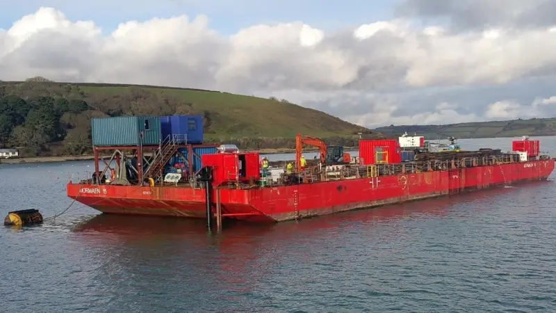 Keynvor MorLift’s multipurpose barge 'Mormaen 15'