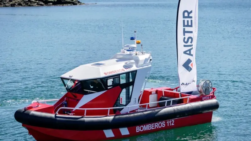 The deck has a walk around cabin forward to facilitate crew movements