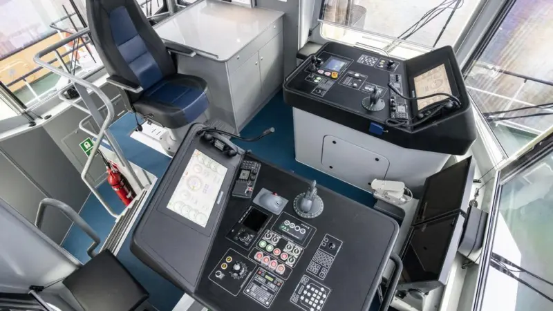 Wheelhouse interior of the Damen RSD Tug 2513 (Damen)
