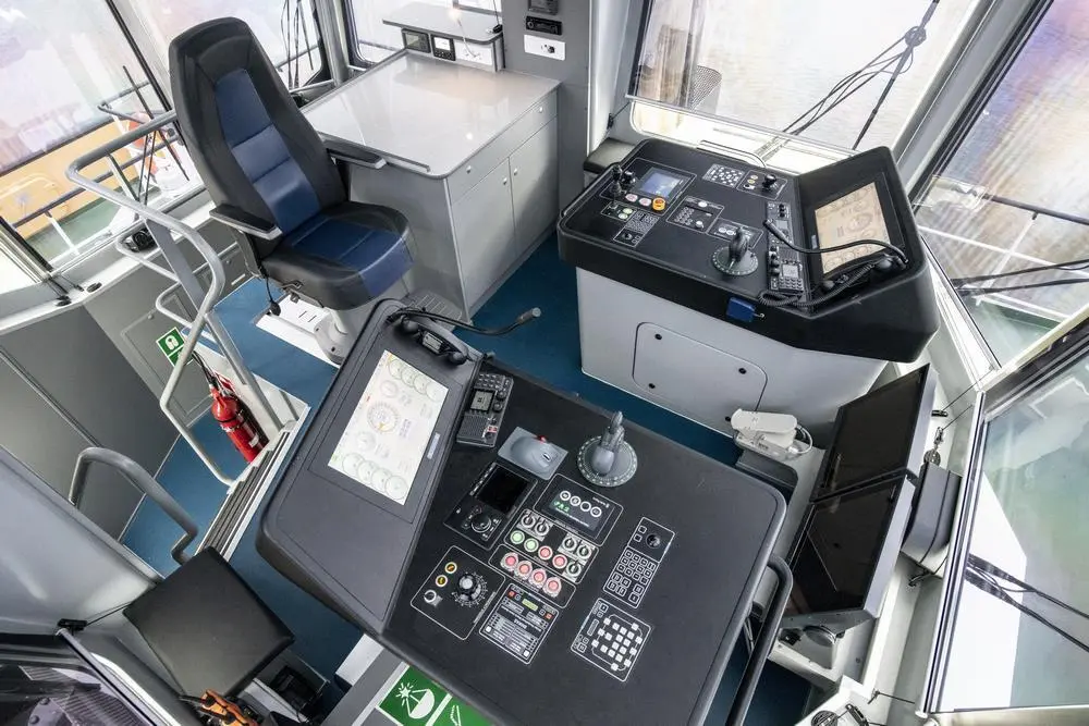 Wheelhouse interior of the Damen RSD Tug 2513 (Damen)