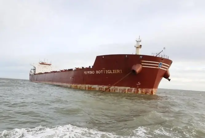 'Peppino Bottiglieri' was refloated after grounding off San Juan lighthouse (Tsavliris)