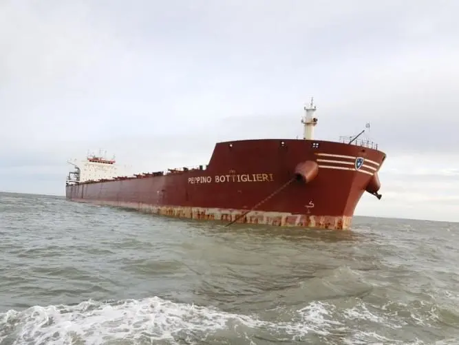 'Peppino Bottiglieri' was refloated after grounding off San Juan lighthouse (Tsavliris)