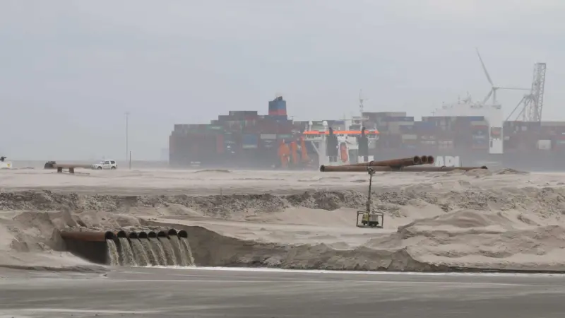 70ha are being reclaimed for Offshore Centre Rotterdam (Peter Barker)
