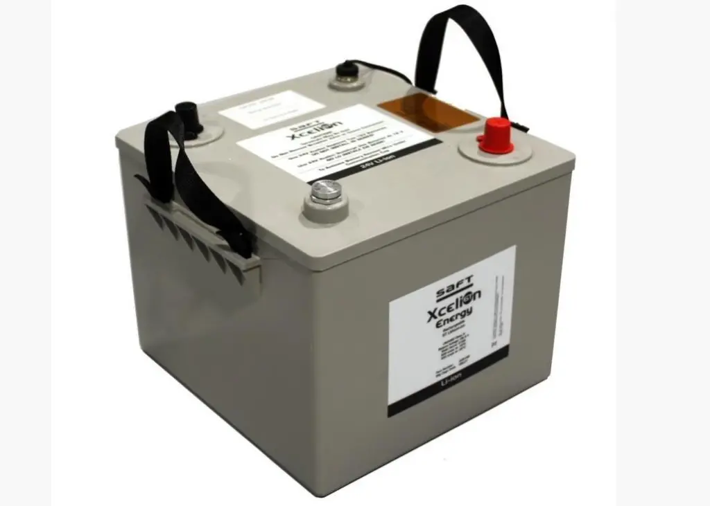 The 80Ah, 2.1kWh Li-ion battery weighs 45 lbs. (20 kg).