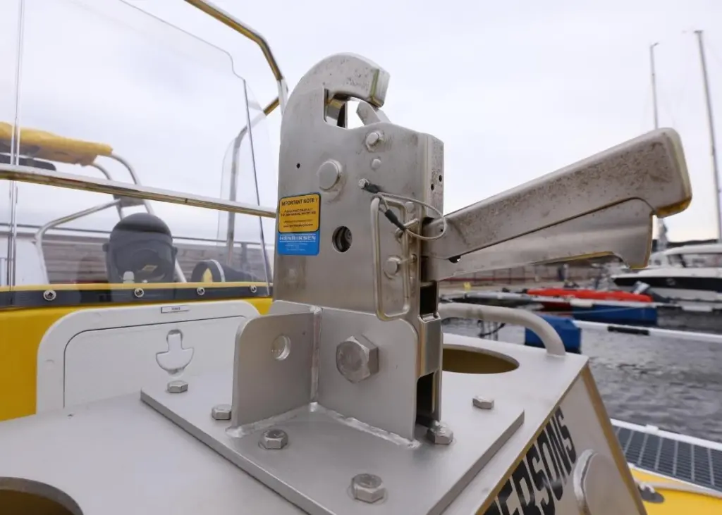 The company began to specialise in the design and manufacture of launching hooks in 1978