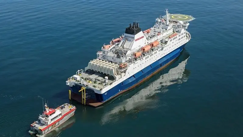 Crew transfer vessel with 'MV Bluefort'
