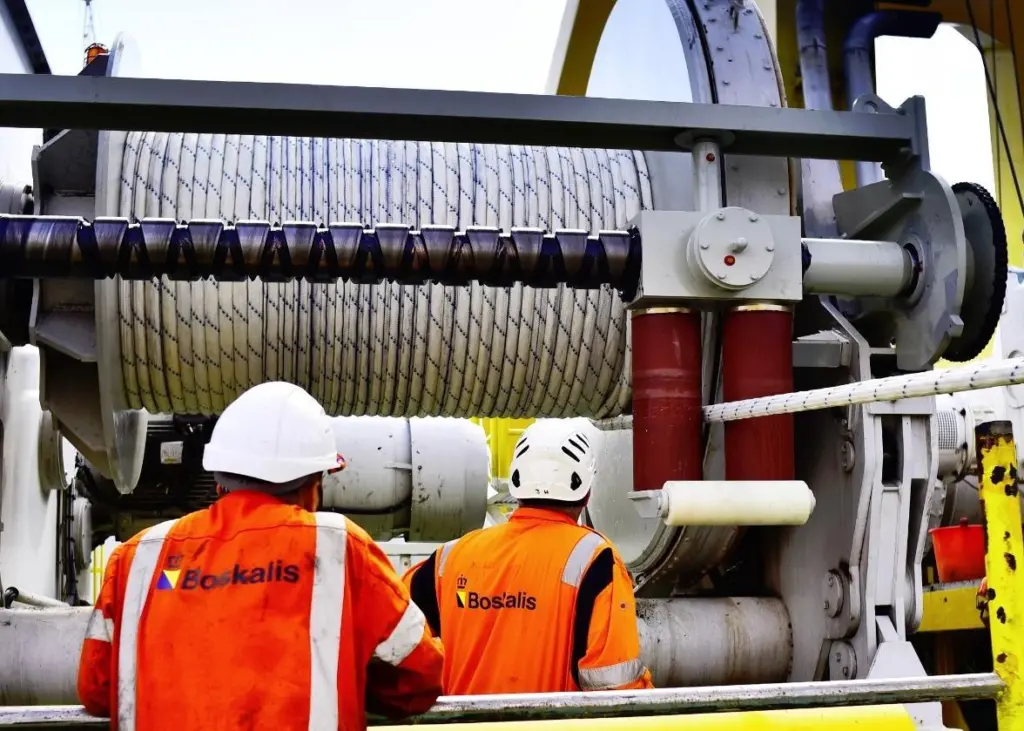 Lankhorst assisted Boskalis with onboard installation of the Lanko force ropes