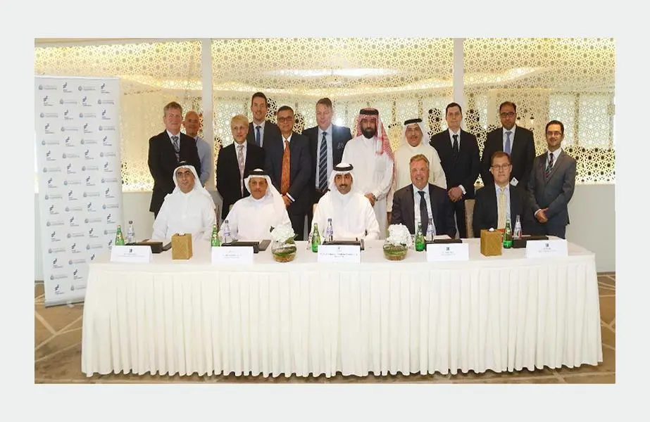 Executives at the contract signing ceremony (Smit Lamnalco)
