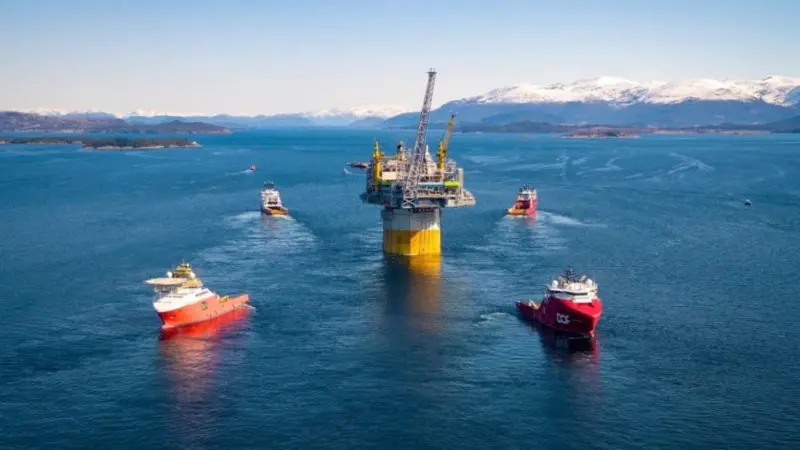 Tugs totalling 150,000hp were harnessed for the Aasta Hansteen spar platform tow (Equinor)