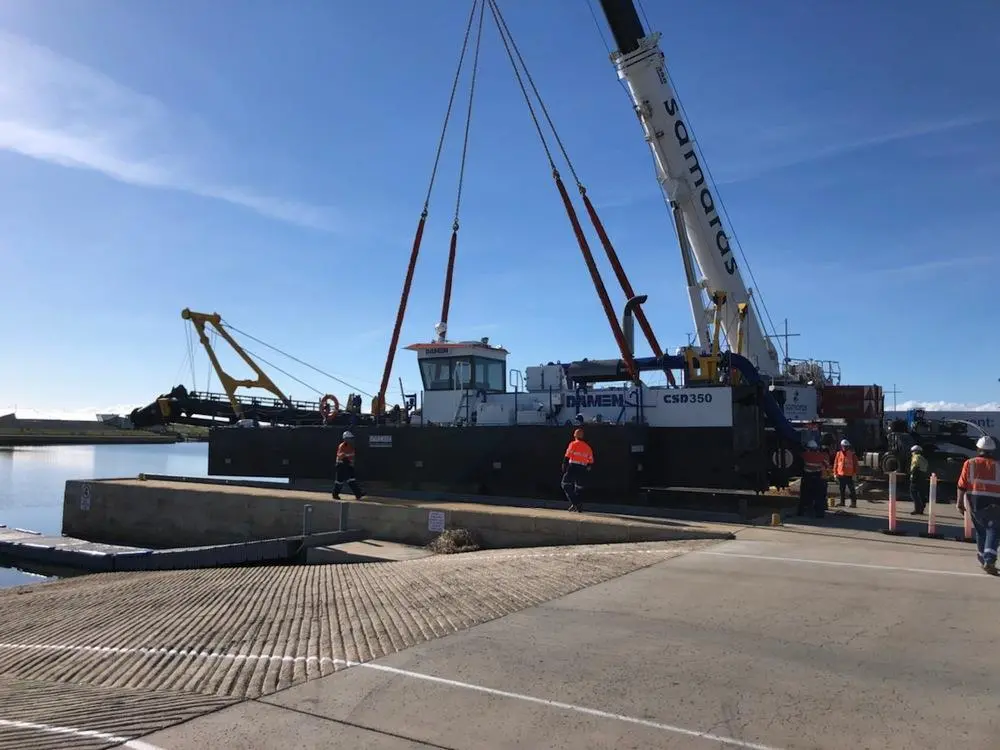 00_53484_Kingston-Council-takes-delivery-of-Damen-CSD-350-2_lowres