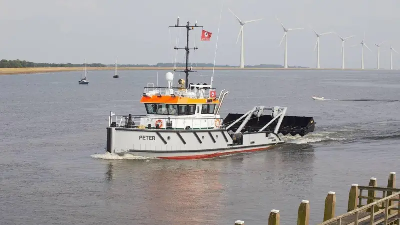 00_53496_MJJULY18Dredging-Dutch