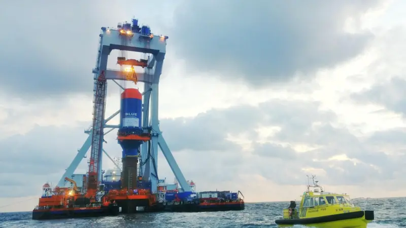 The BLUE Hammer is designed to reduce underwater noise levels by up to 20 dB (SEL) and reduce fatigue damage during installation by up to 90% Photo: The Carbon Trust