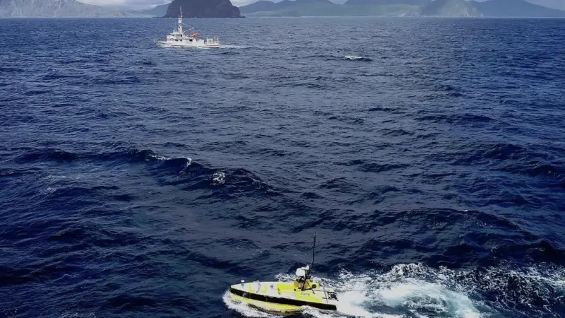C-Worker with TerraSond’s mother ship in background
