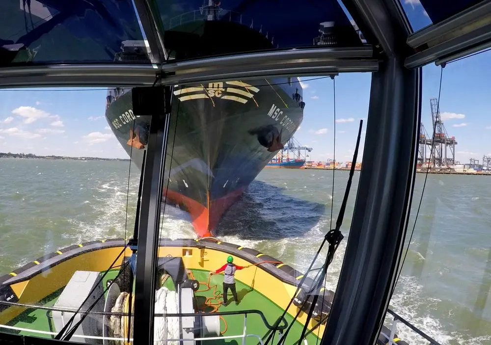 00_53756_Towing-tests-in-the-Port-of-Felixstowe-4_lowres