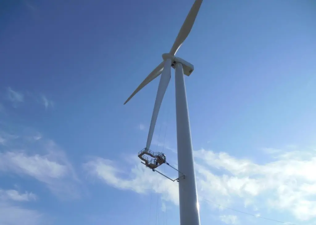 With the new system it will be possible to maintain rotor blades with protruded blade tips up to 18 metres away from the tower