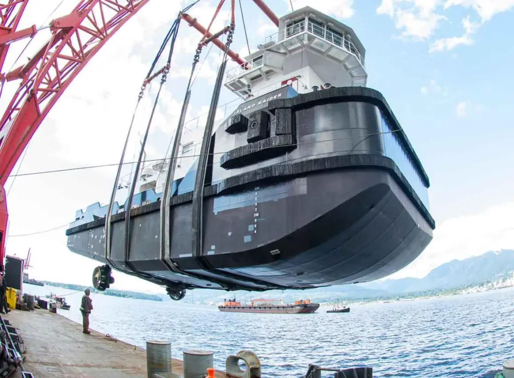The new ATB tug unit prepares to enter the water (Cummins)