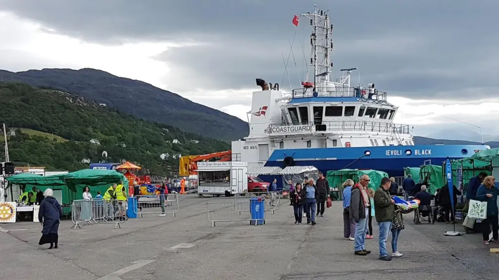 'Ievoli Black' ready for inspection at Ullapool (MCA)
