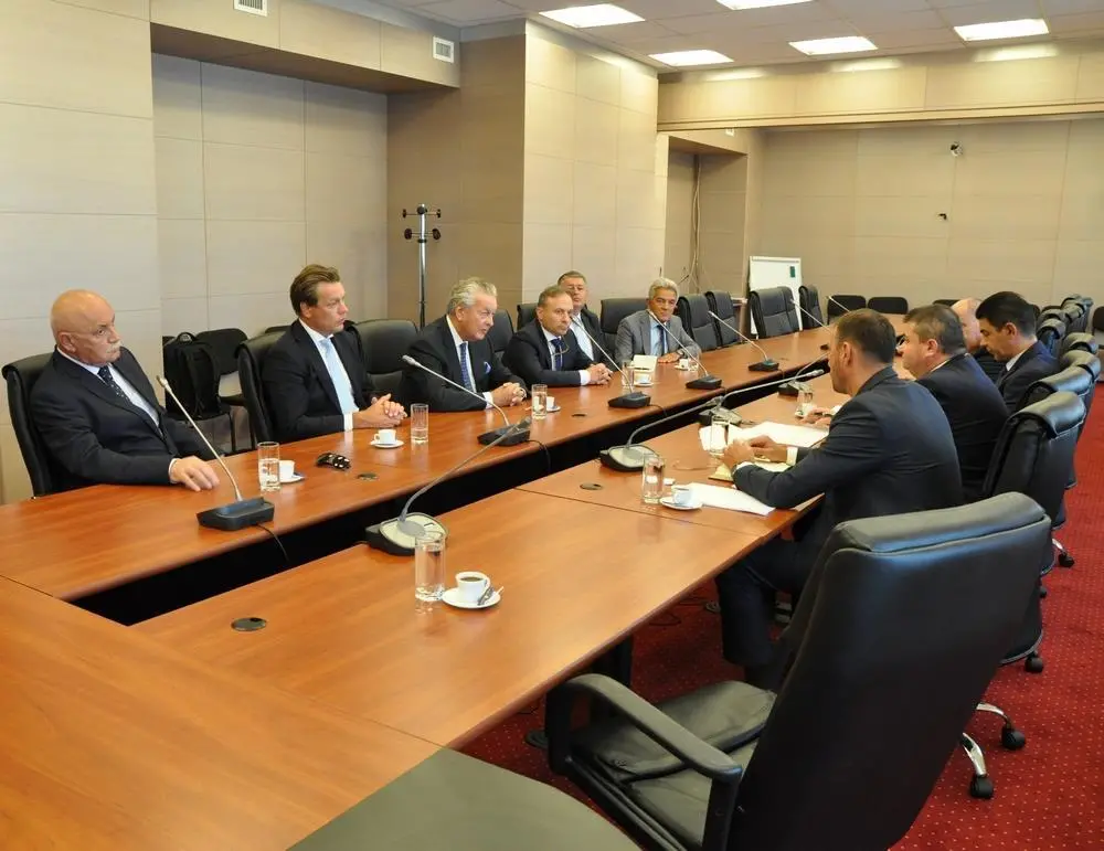00_53817_Damen-Chairman-meets-Romanian-Minister-of-Economy-3_lowres