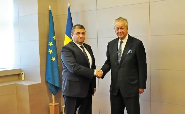 Kommer Damen, Damen Chairman, met with Danut Andrusca, the Romanian Minister of Economy Photo: Damen