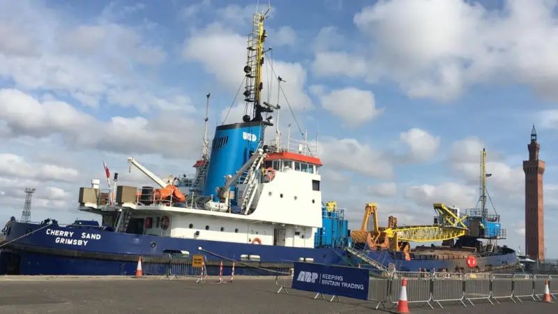 00_53862_MJOCT18Dredging-UK-Dredging