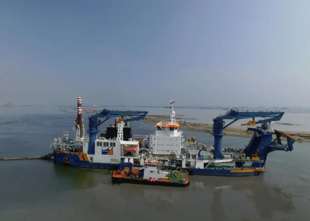 Van Oord's 'Athena' has been employed for the dredging work