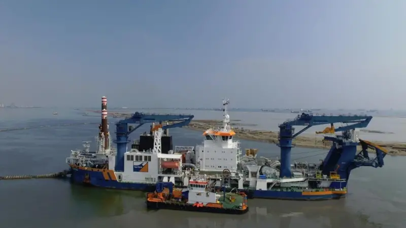 Van Oord's 'Athena' has been employed for the dredging work