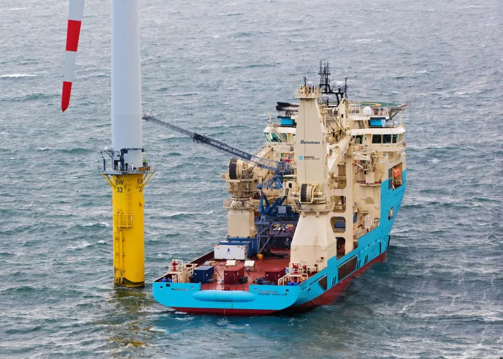 Ampelmann's E-type system provides safe offshore access in rough sea waters and can compensate wave motions up to 4.5m Hs Photo: Ampelmann
