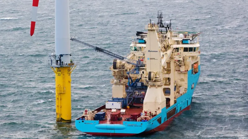 Ampelmann's E-type system provides safe offshore access in rough sea waters and can compensate wave motions up to 4.5m Hs Photo: Ampelmann