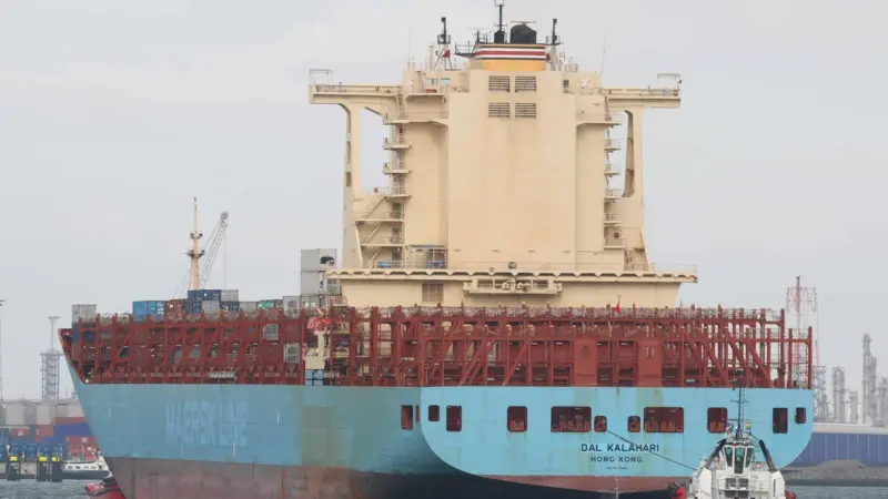 Towline angles can increase the load of ships' deck fittings (Peter Barker)