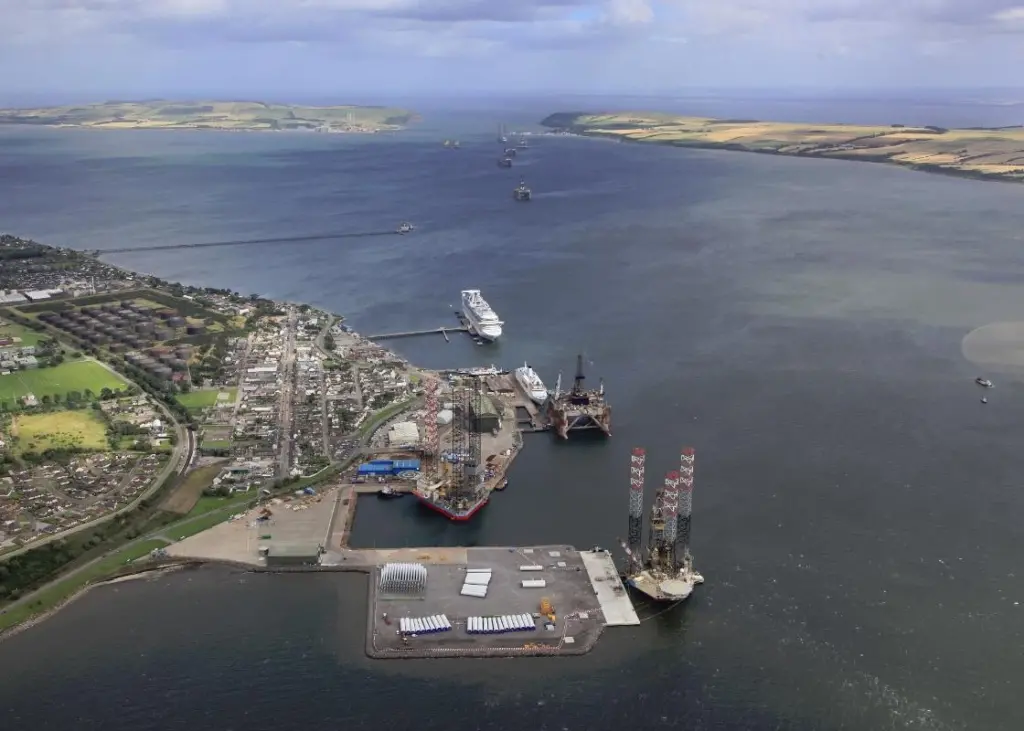 A £25m investment in a Phase three quayside and laydown area in 2015/16, allowed POCF to bid for renewable energy work