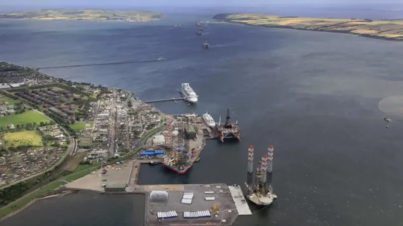 A £25m investment in a Phase three quayside and laydown area in 2015/16, allowed POCF to bid for renewable energy work