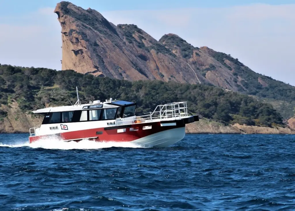 Speed of Change is constructed from composites and is based on a deep vee hull that will allow speeds of up to 30 knots