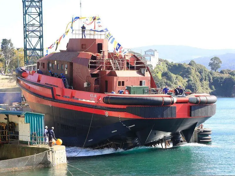 Gondan's hybrid ice-breaking tug promises to be an interesting vessel (Gondan).jpg