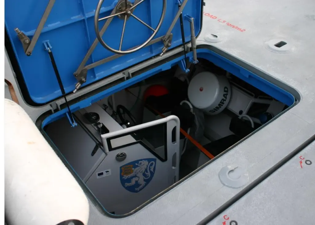 Aft garaged 7m workboat