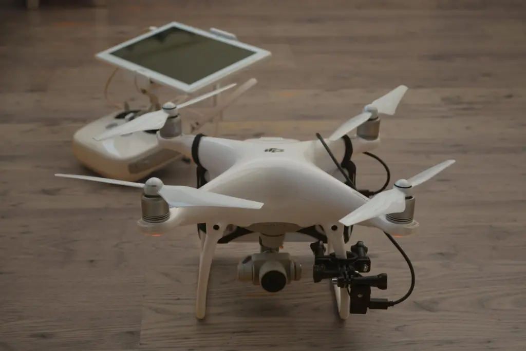 A DJI Phantom 4 with a long-range, 32,136 pixel thermal camera, mounted on a base that can provide a 180 degree vertical view and a full 360 degrees in the horizontal plane. Image: Ocean Life Survey