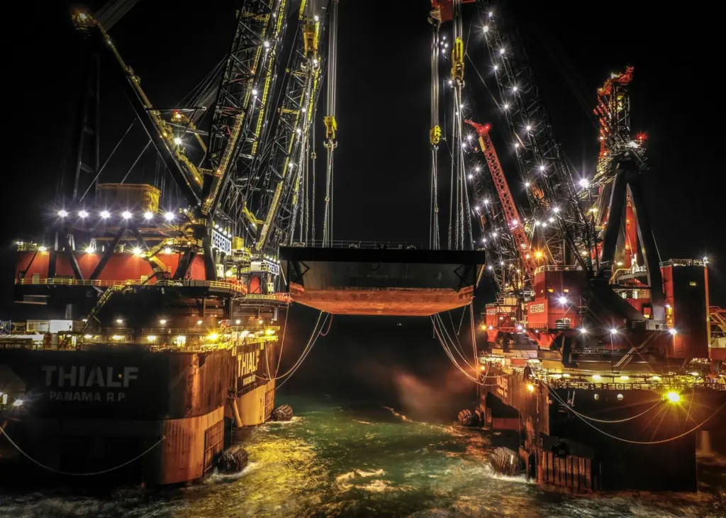 HMC says that the QUAD way of lifting is suitable for installing topsides on any type of foundation; from jackets to floaters Photo: HMC