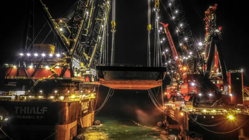 HMC says that the QUAD way of lifting is suitable for installing topsides on any type of foundation; from jackets to floaters Photo: HMC