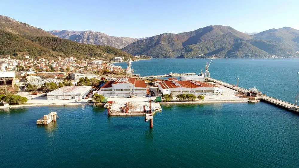 00_54211_Bijela-shipyard-in-Boka-Bay2C-Montenegro-2_lowres