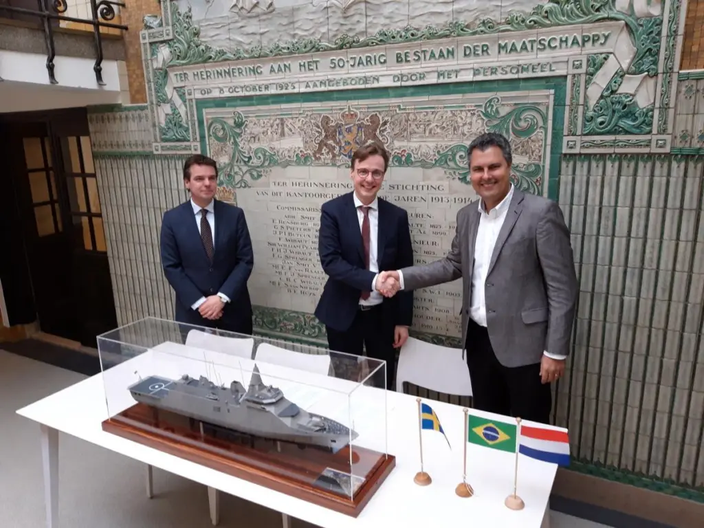 00_54270_MoU-signing-2_lowres