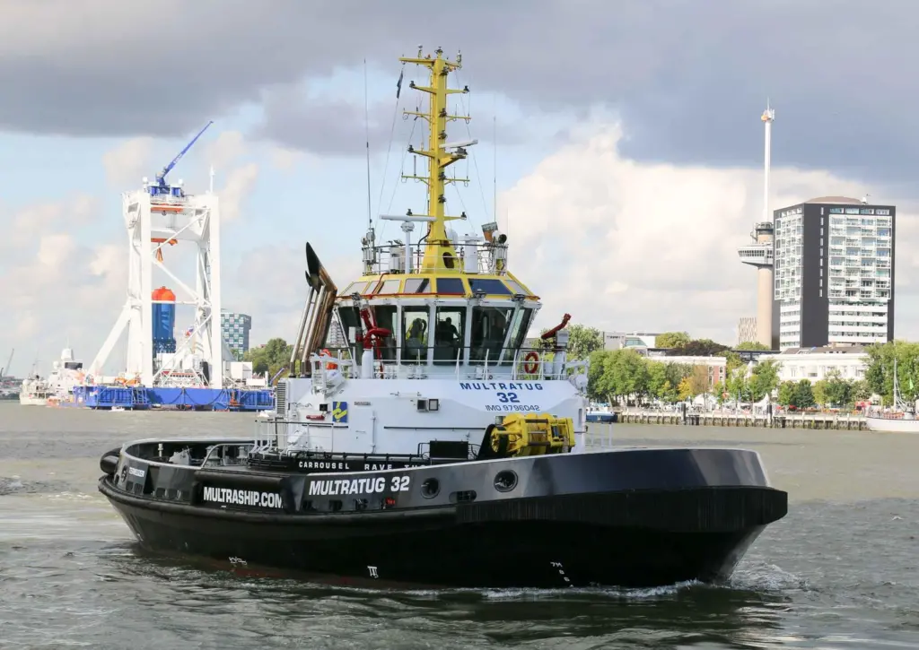 The Carrousel towing system is seen here on 'Multratug 32' (Peter Barker)
