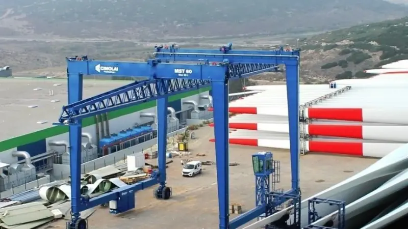 Cimolai has recently also supplied a straddle carrier to a fabrication facility in Izmir in Turkey