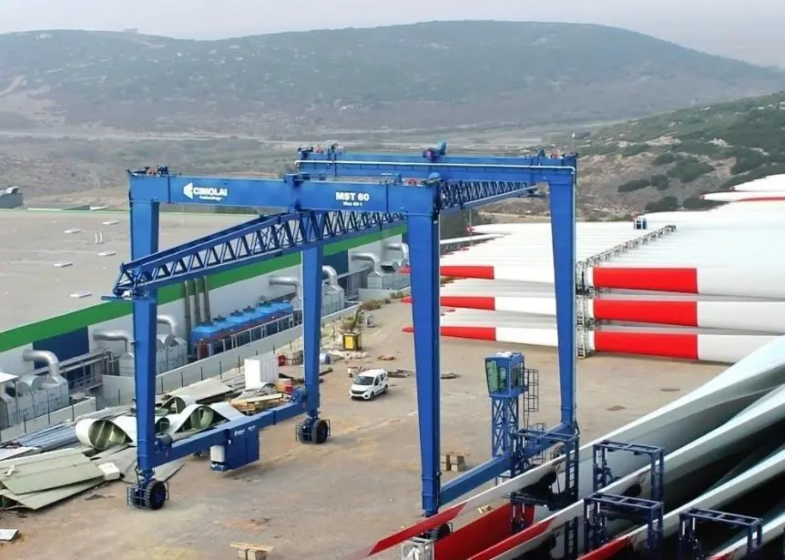 Cimolai has recently also supplied a straddle carrier to a fabrication facility in Izmir in Turkey