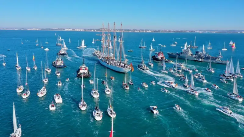Five Boluda tugs assisted the sailing of the Spanish Navy training ship from Cadiz (Boluda)