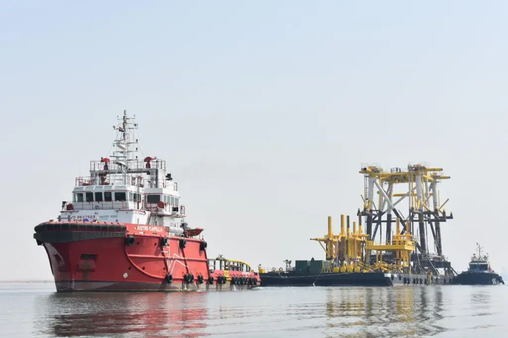 Mammoet will have access to Astro Offshore's tug and barge fleet (Mammoet)