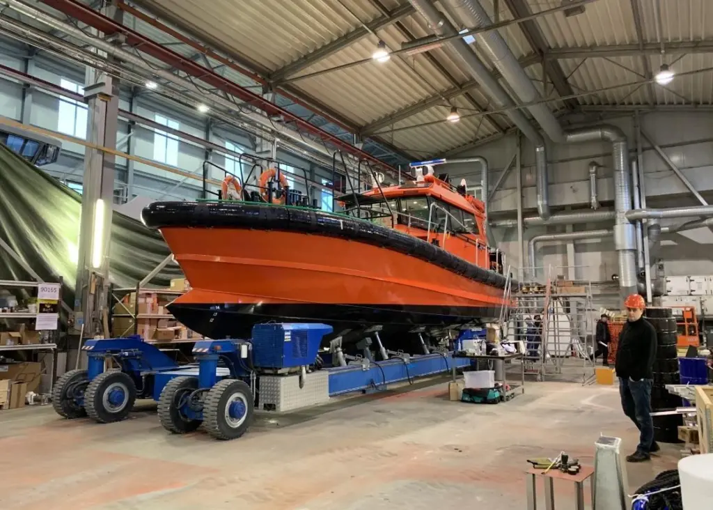 The new-built pilot boat at the Baltic Workboat shipyard (Photo: Renolit)