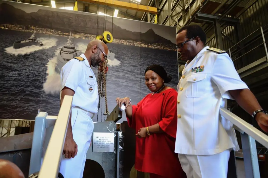 00_54598_Official-Keel-laying-ceremony-coin-laid-by-Honourable-Minister_lowres