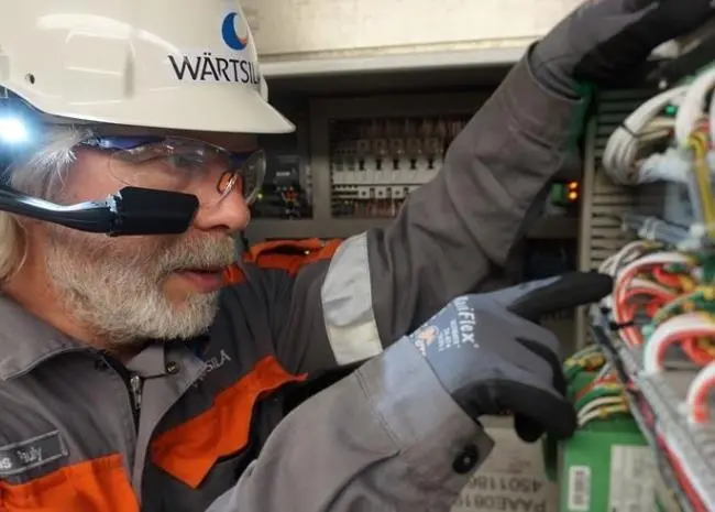 Wärtsilä’s remote guidance service provides ship operators with real-time troubleshooting and technical advice assistance