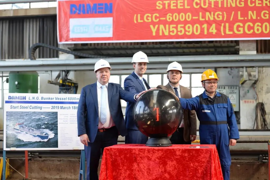 00_54636_Steel-cutting-ceremony-at-Damen-Yichang-Shipyard_lowres