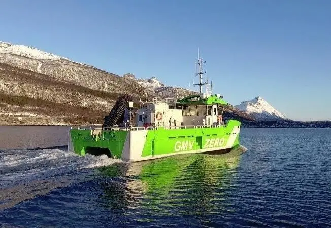 The catamaran hull is very efficient and needs only a few kilowatts to glide through the water and reach speeds up to 6-7 knots