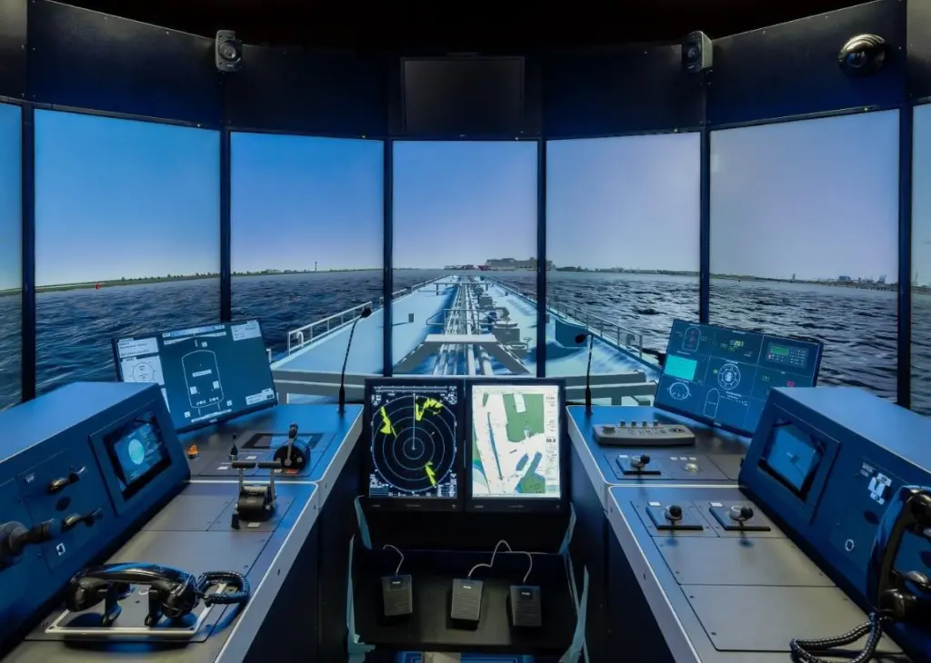 Simulator sessions for masters and officers at the state-of-the-art Simwave facility